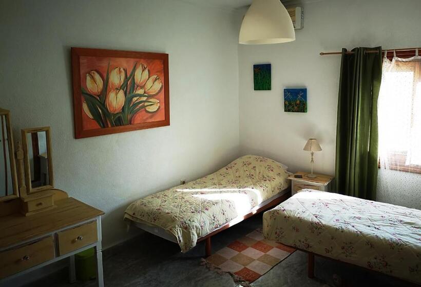 コンフォートトリプルルーム, Tara Casa Rural