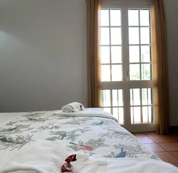 اتاق استاندارد, Vale Mar Guest