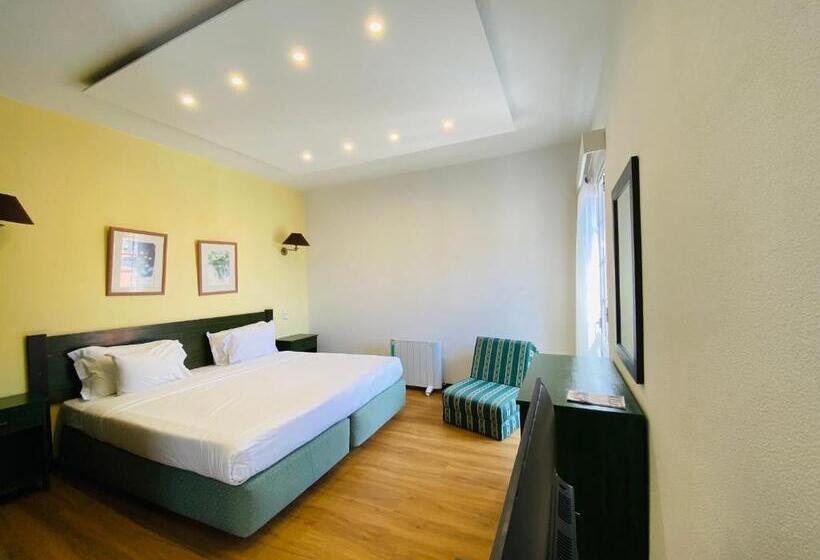 高级工作室, Vale Mar Guest