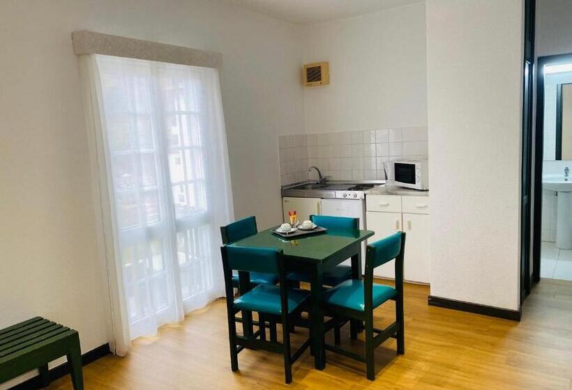 标准工作室带阳台, Vale Mar Guest