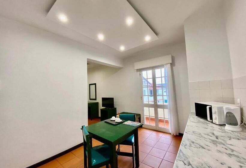 标准工作室, Vale Mar Guest