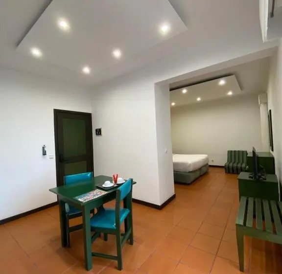 استودیوی استاندارد, Vale Mar Guest