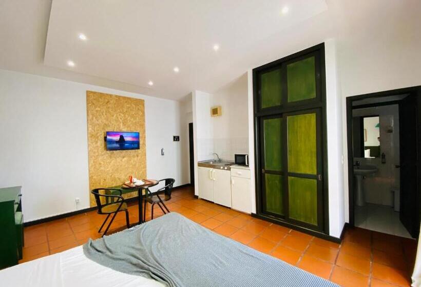 小型套房带阳台, Vale Mar Guest