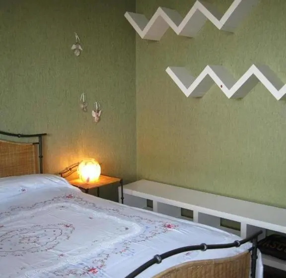 Standard Kolmen Hengen Huone, La Casa Dei Pini