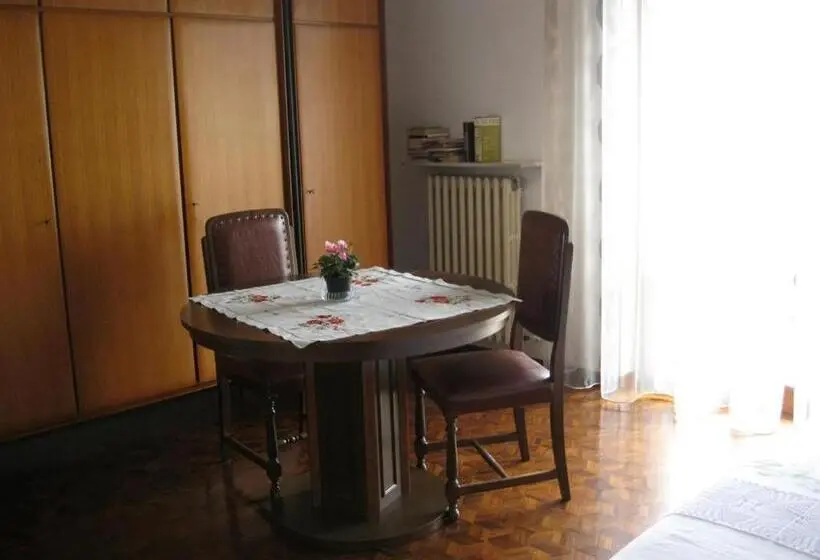 Standardi kolmen hengen huone ulkopuolinen kylpyhuone, La Casa Dei Pini