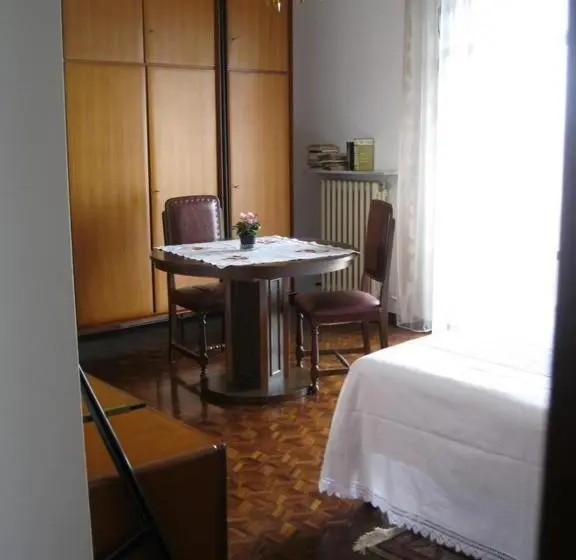 Standardi kolmen hengen huone ulkopuolinen kylpyhuone, La Casa Dei Pini