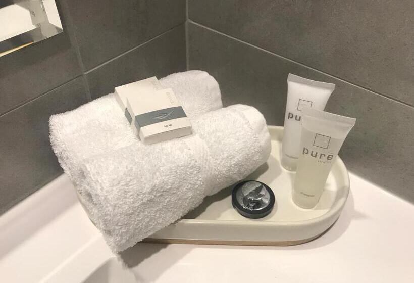 חדר סטודיו סטנדרד, Risdon Brook