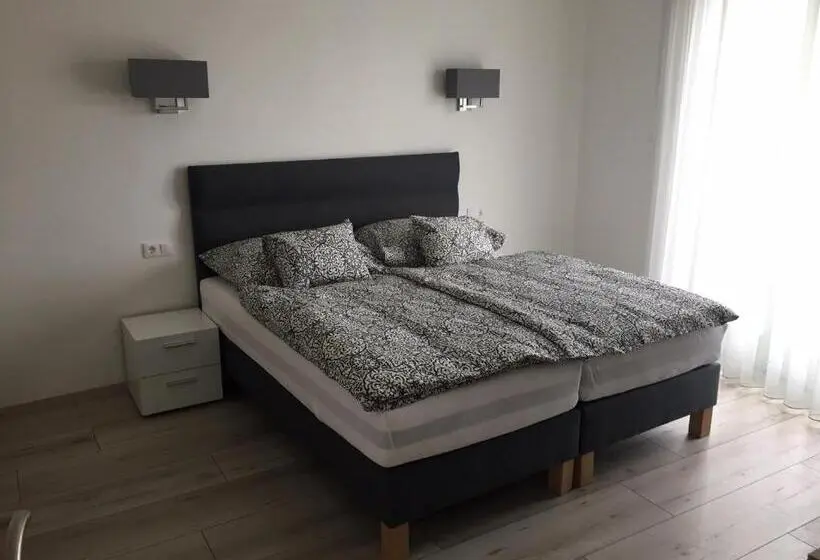 Huoneisto 2 Makuuhuonetta, Jókai Apartman