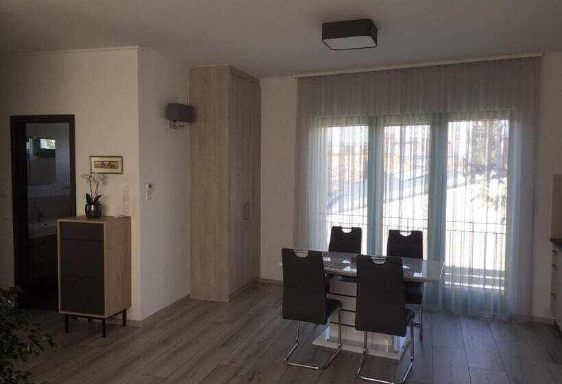 2 Bedroom Apartment, Jókai Apartman