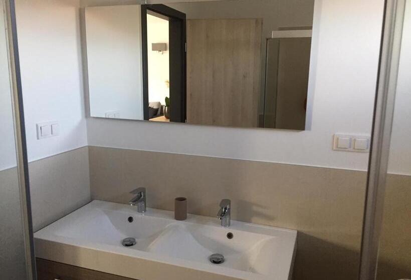 2 Bedroom Apartment, Jókai Apartman