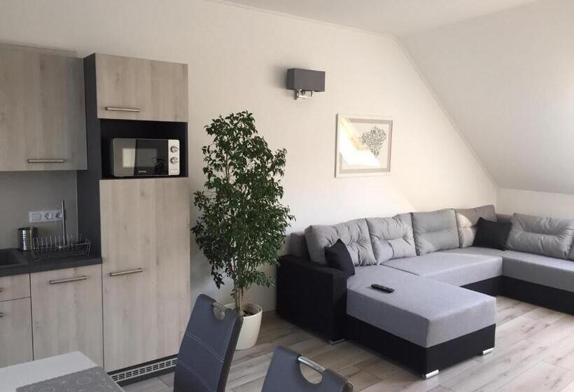 2 Bedroom Apartment, Jókai Apartman