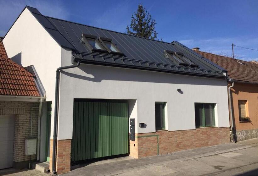 2 Bedroom Apartment, Jókai Apartman