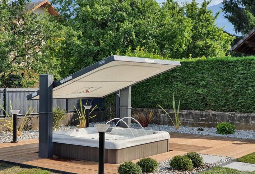 Standard room with outdoor bath, La Porte Des Alpes Chambres D Hôtes