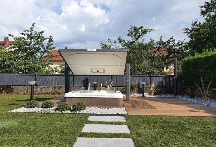 Standard room with outdoor bath, La Porte Des Alpes Chambres D Hôtes