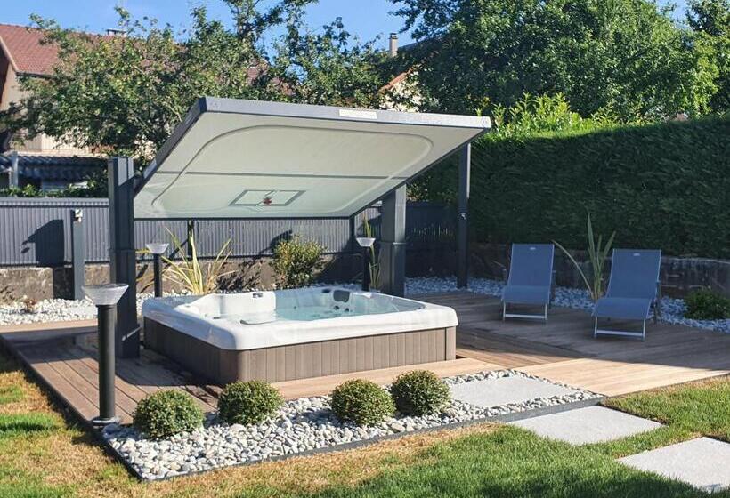 Standard room with outdoor bath, La Porte Des Alpes Chambres D Hôtes