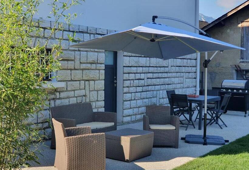 Standard room with outdoor bath, La Porte Des Alpes Chambres D Hôtes