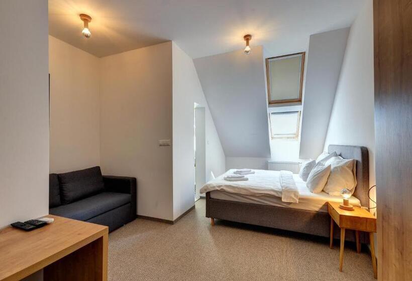 اتاق خانوادگی, Penzión Elements