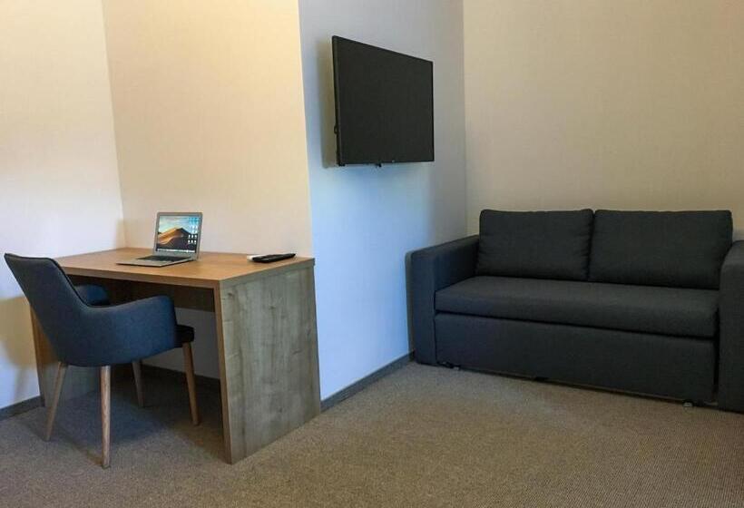 اتاق خانوادگی, Penzión Elements