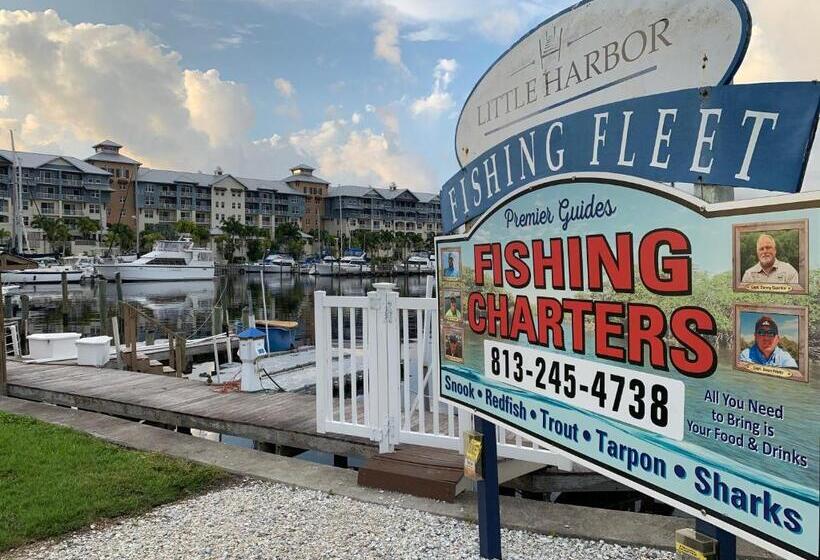 جناح مزوَّد بشرفة, Bayside Retreat