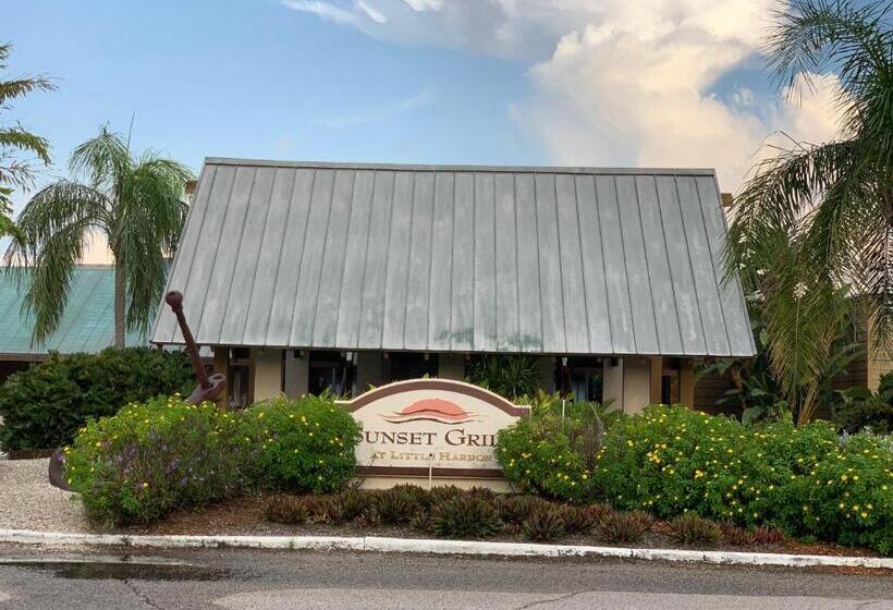 جناح مزوَّد بشرفة, Bayside Retreat