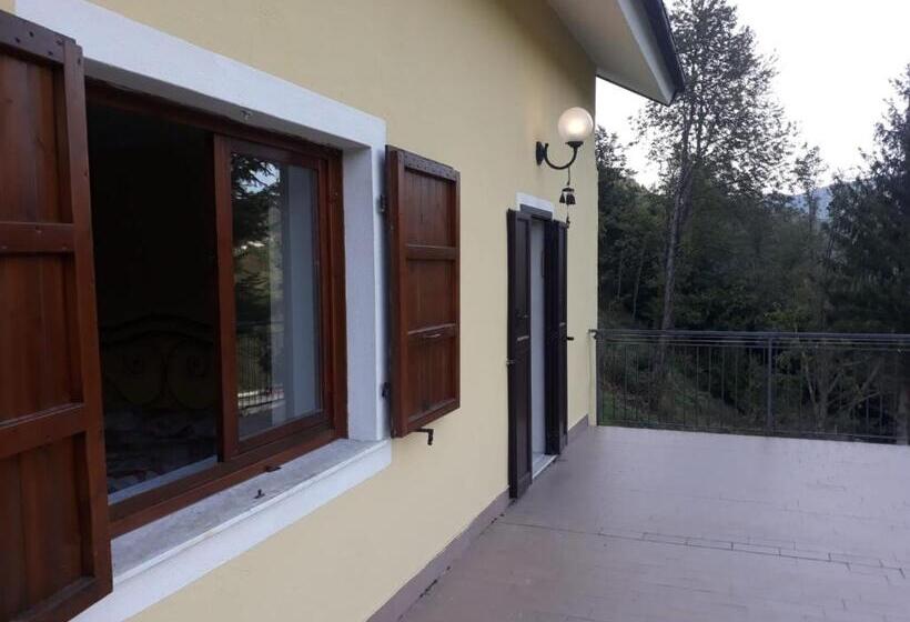 غرفة قياسية مزوَّدة بتراس, Ca  Du Tu