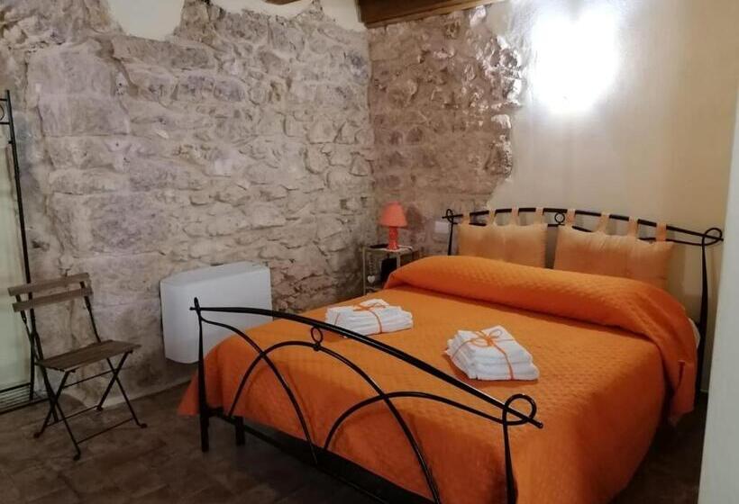 חדר משפחתי, Tenuta Castelli