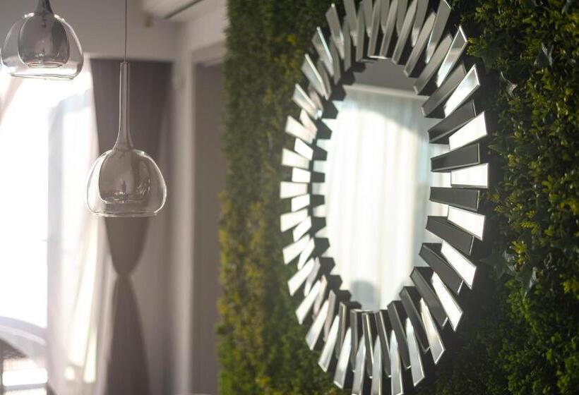 סוויטה עם טרסה, Complex Noblesse