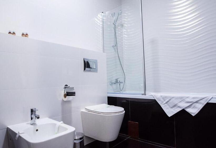 סוויטה עם טרסה, Complex Noblesse