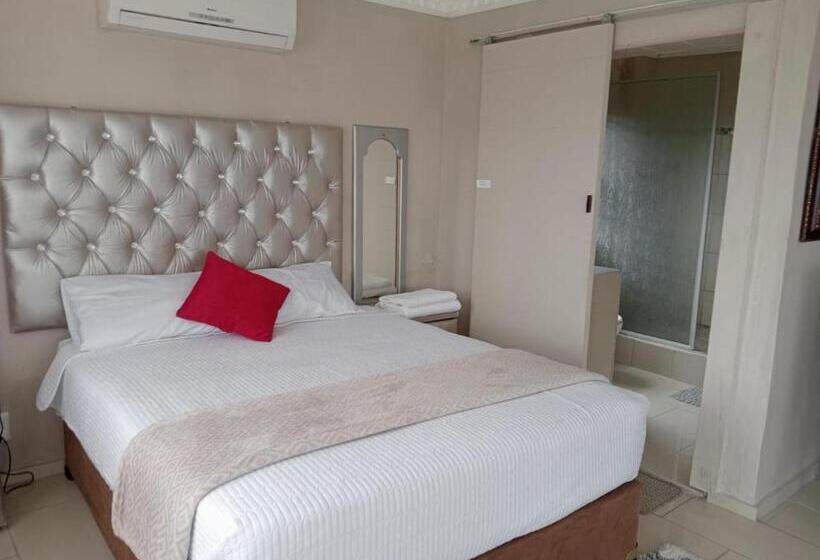 Quarto Estandar Vista Jardim, La Saville Bnb