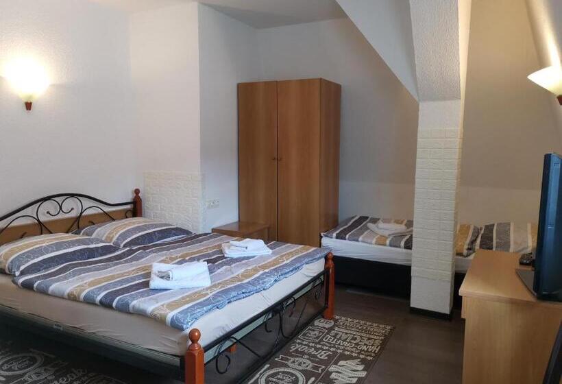 标准三人间, Pension Markt Neustrelitz