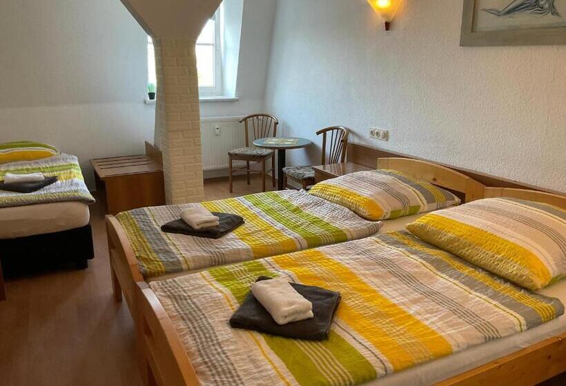 标准三人间, Pension Markt Neustrelitz