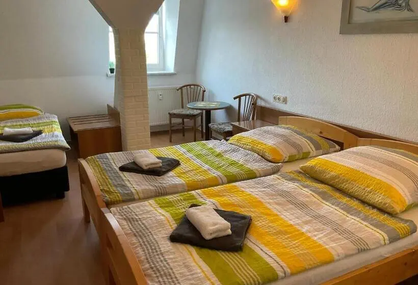 スタンダードトリプルルーム, Pension Markt Neustrelitz