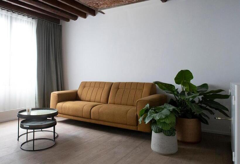 اتاق سوپریور با تخت بزرگ, The Greenhouse