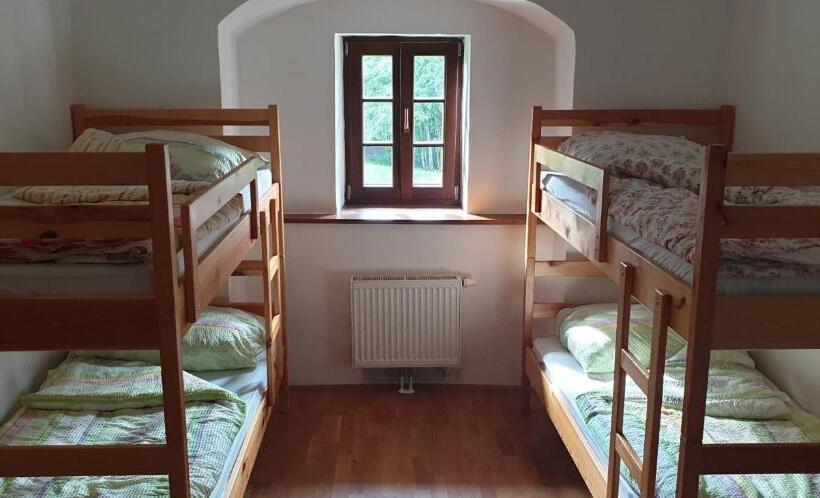 اتاق چهار تخته با دستشویی مشترک, Dom Pristava