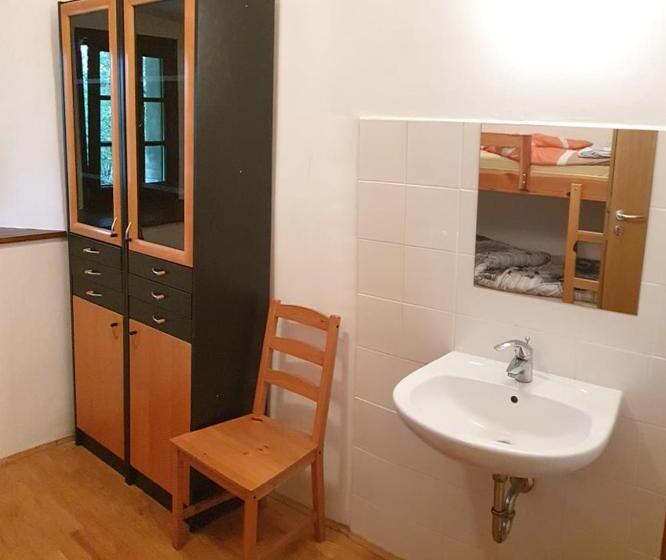 اتاق اکونومی, Dom Pristava