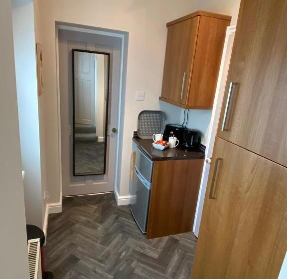 سوییت, The Hideaway