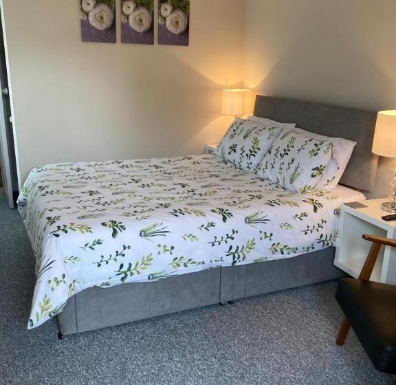 سوییت, The Hideaway