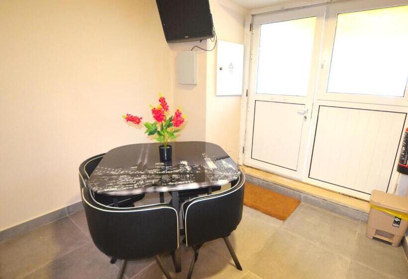 سرير فى غرفة مشتركه, Rooms Dp Setúbal