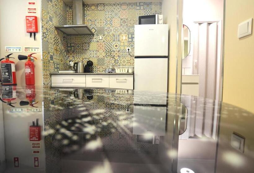 سرير فى غرفة مشتركه, Rooms Dp Setúbal