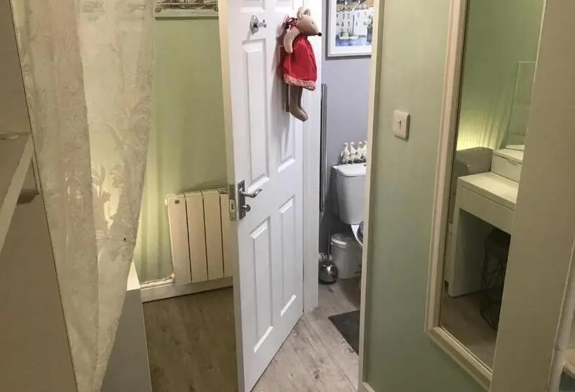Standard Neljän Hengen Huone, Apps B&b