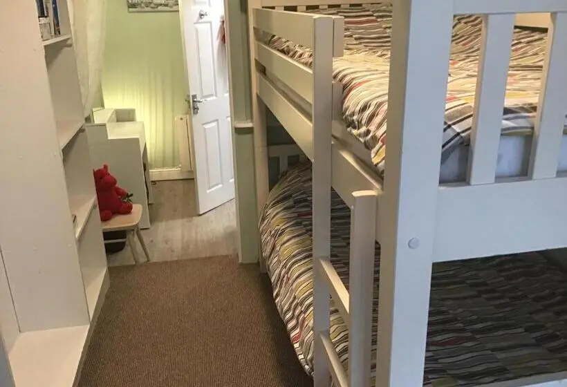 Standard Neljän Hengen Huone, Apps B&b