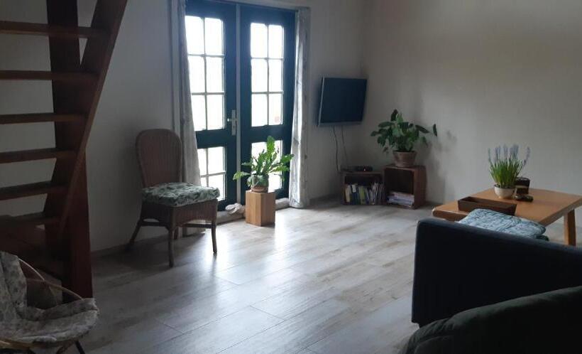 חדר משפחתי, De Waterjuffer