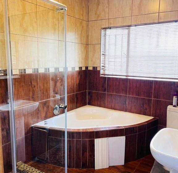 جناح مطلّ علي حمام السباحة, Botle Ba Afrika Lodge