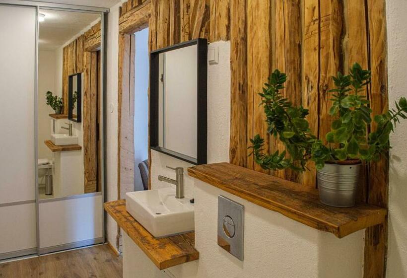 اتاق استاندارد با بالکن, Taevas Külalistemaja