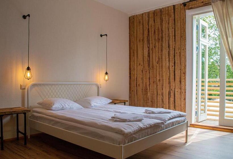 اتاق استاندارد با بالکن, Taevas Külalistemaja