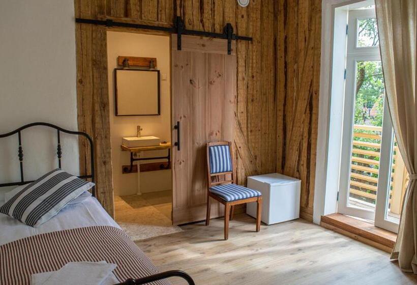 اتاق استاندارد با بالکن, Taevas Külalistemaja