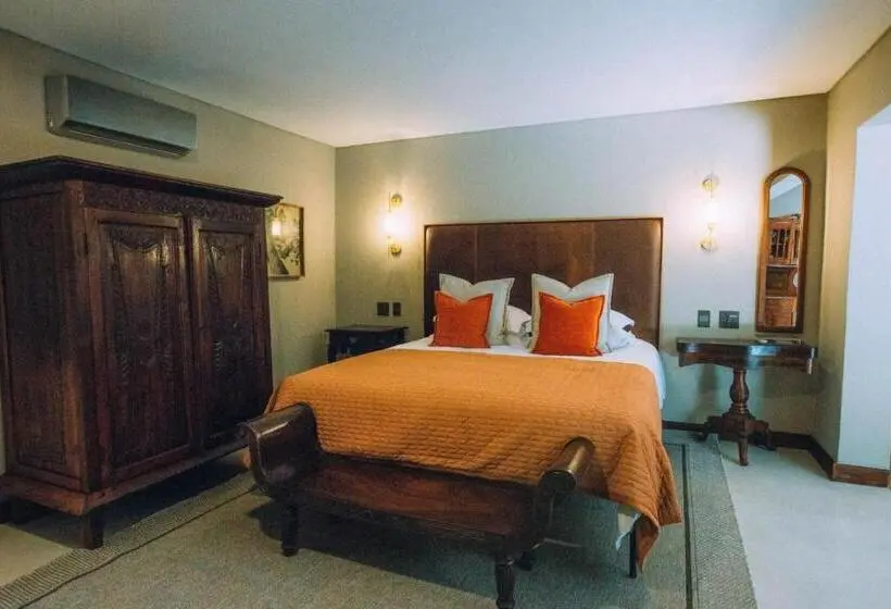 سوییت اجرایی, The Bohemian Guesthouse