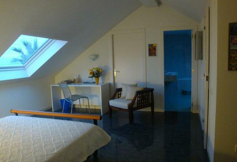 Люкс, Palm Maresme Suite With Bathroom And Living Room And Terrasse With Ocean Views In A Private Villa