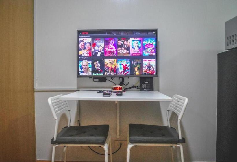 Junior Suite com Balcao, Butler S Bnb @ Trees Residences Qc Phil