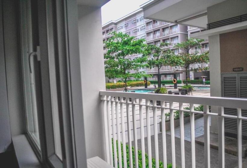 Junior Suite com Balcao, Butler S Bnb @ Trees Residences Qc Phil